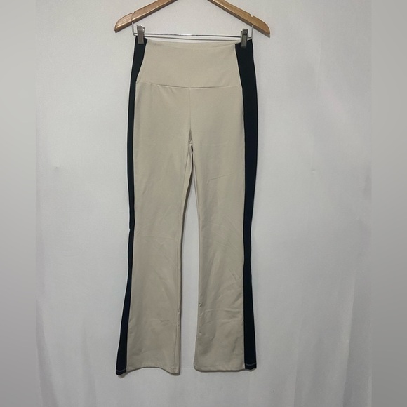Oysho EUC high rise boot cut flare two tone yoga pants size M - Picture 1 of 3